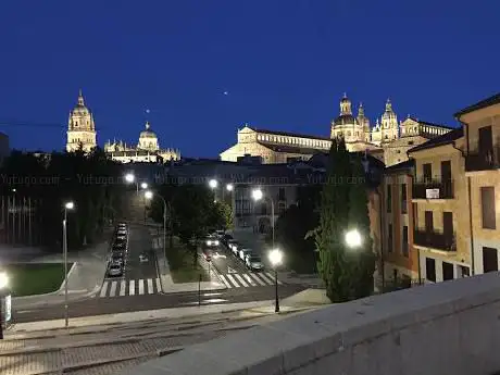 Photo de Mirador de Peñuelas de San Blas (vista nocturna del centro)