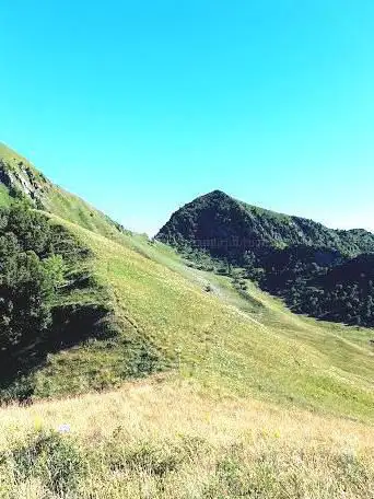 Chemin Du Sanctuaire Au Col De Pré Clos