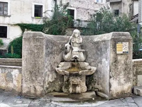 Photo de Fountain of the Siren