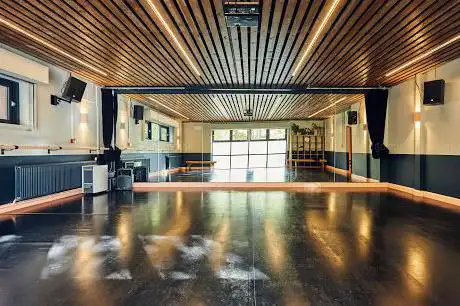 Photo de Battersea Spanish | Spanish courses London | Flamenco school London