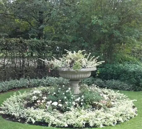 Photo de Louise Reed THE WHITE GARDEN White Flower Garden Designer