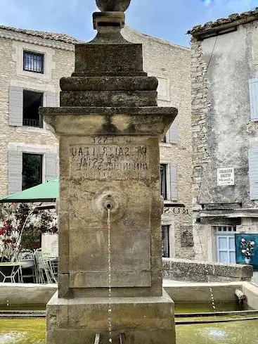 Photo de La fontaine de la Place Genty Pantaly