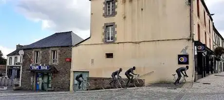 Photo de Statues de Bernard Hinault  Louison Bobet, Jean Robic et Lucien Petit-Breton