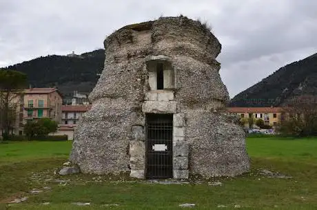 Photo de Mausoleum of Pomponio Grecino