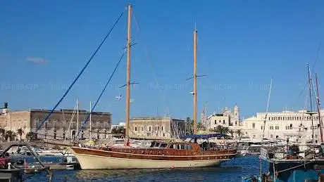 Photo de Pescaturismo e minicrociere a Trani