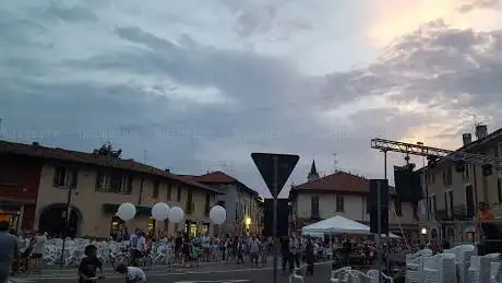 Photo de Piazza san Giorgio