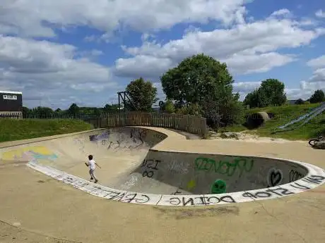 Photo de Tolworth Skatepark Bowl