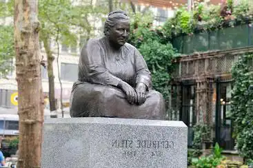 Photo de Gertrude Stein Statue