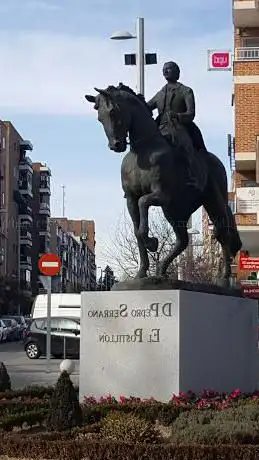 Photo de Monumento a Pedro Serrano