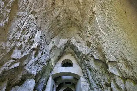 Photo de Crypta Neapolitana
