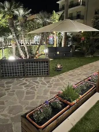 Photo de Qualis Lounge Cafe'