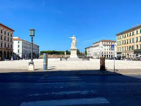 Photo de Piazza della Repubblica