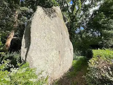 Menhir de Kerscaven (B)