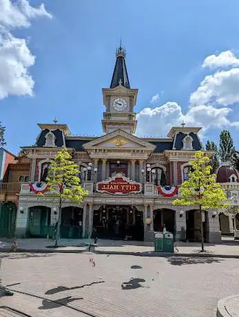 Photo de Disneyland City hall