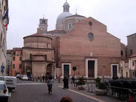 Photo de Piazza Duomo