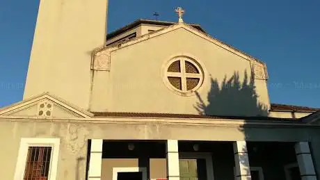 Photo de Church of Saint Peter Apostle