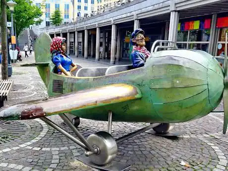 Photo de Le petit avion de la place St Lambert