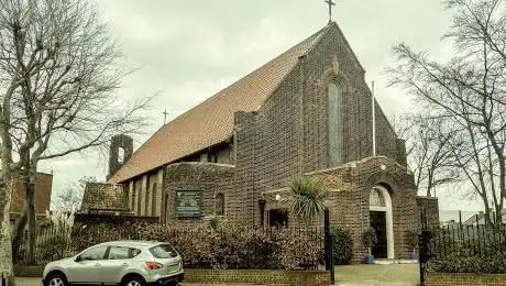 Photo de Holy Family Catholic Church