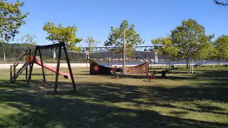 Parque infantil praia fluvial