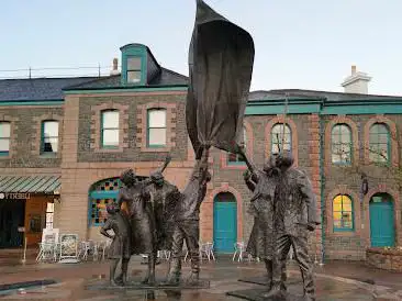 Photo de Liberation Square