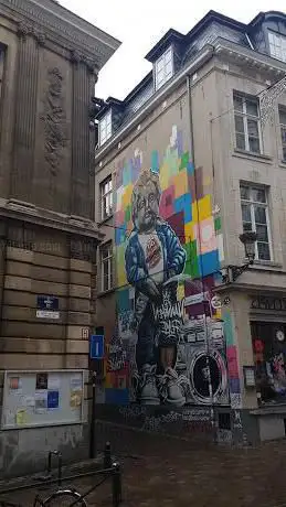 Grace Espace d'Art Dessin dans le Mur - Manneken Peace