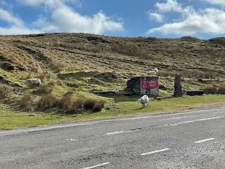 Photo de Yellow Heart Memorial Rhondda. Bwlch Mountain