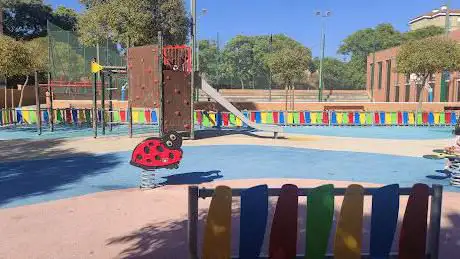 Parque infantil plaza Santa Raquel