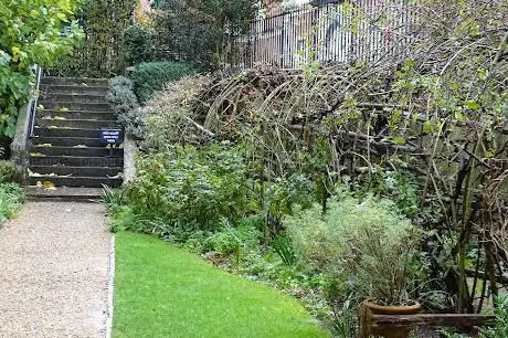 Photo de Queen Eleanor's Garden