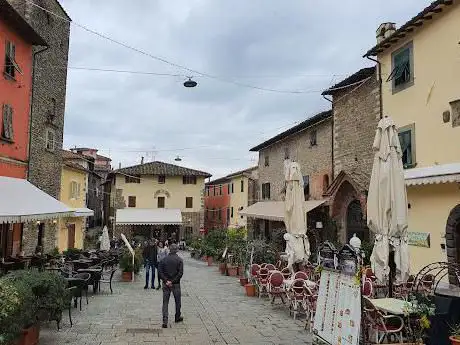 Photo de Piazza Giuseppe Giusti