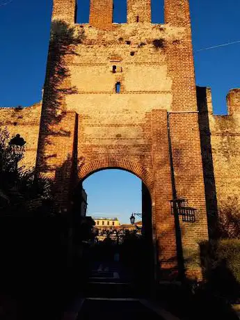 Photo de Walls and Castle