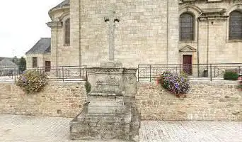 Croix du bourg de Bignan
