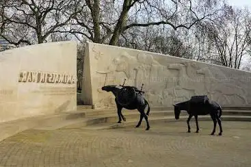 Photo de Animals In War Memorial
