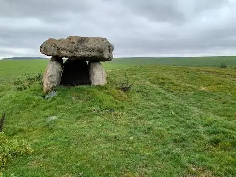 Dolmen des Blancs Fossés où Pierre Couverte