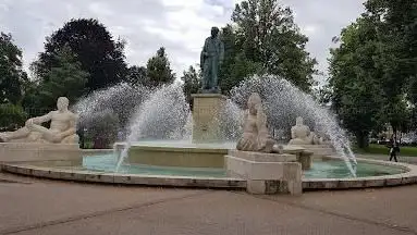 Photo de Fontaine dédiée à l'Amiral Bruat