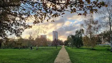 Photo de Royal Wharf Gardens