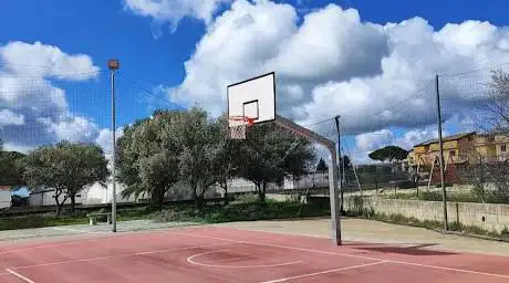 Photo de Campo di basket pubblico
