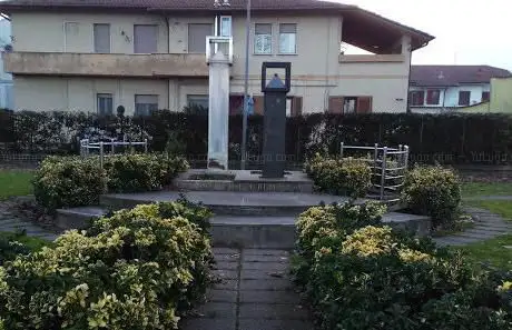Scultura Ai Caduti Di Tutte Le Guerre