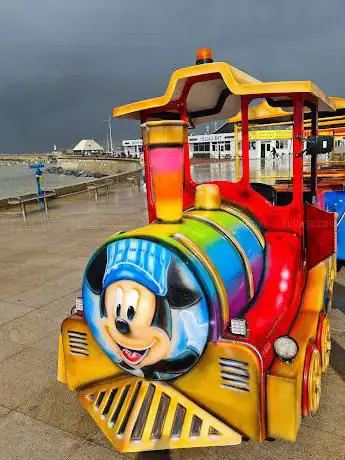 Pier 2 Pier Train Ride