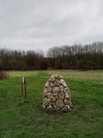 Photo de Little Hartsbourne Wood - Puddingstone Cairn