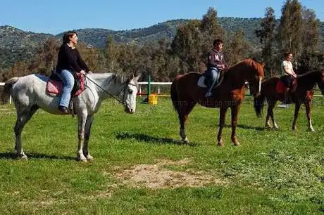 EQUITURS - CENTRO IPPICO - AGRITURISMO