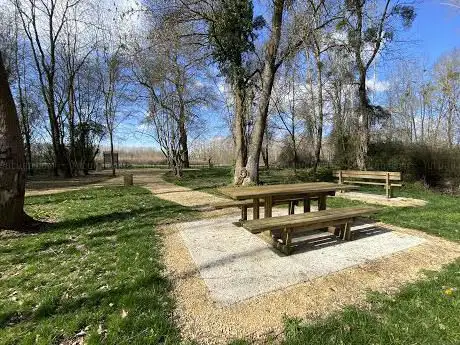 Photo de Aires des étangs de Cheillé