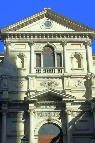 Photo de Church of Saint Bartholomew