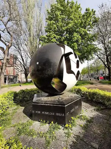 Photo de Rashi Memorial