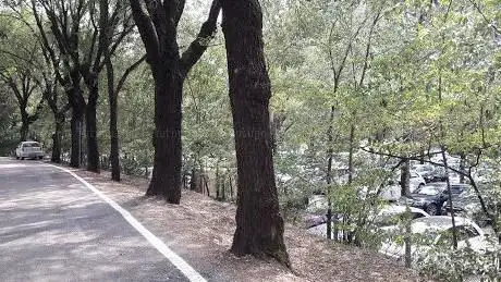 Parcheggio entrata alle Terme di Giunone