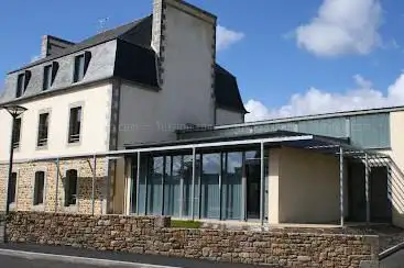 Library De Plélo