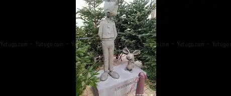 Statue Robbedoes