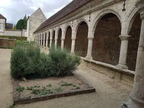 Cloître et jardin médiéval Donnemarie-Dontilly