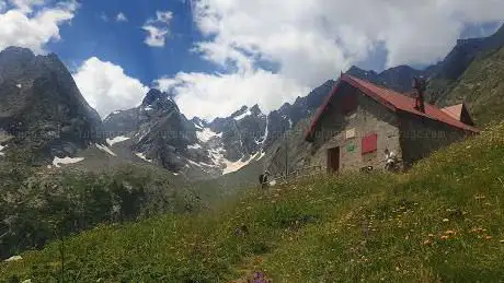 Photo de Rifugio Capanna Luigi Mambretti