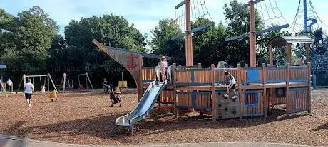 Photo de Childrens Playground