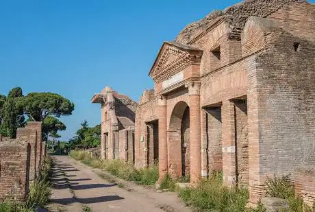 Photo de Schola Traianea - Excavations of Old Ostia